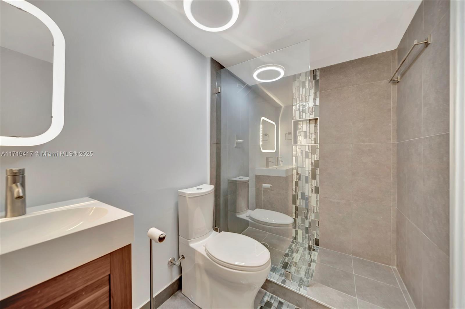 LAKE POINT TOWER CONDOMIN - Residential