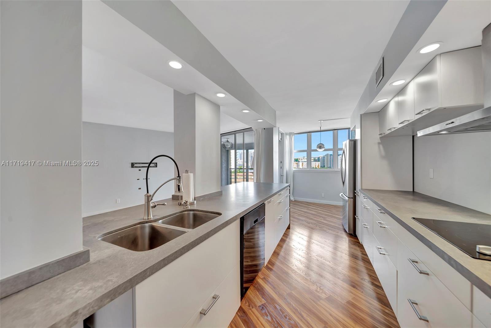 LAKE POINT TOWER CONDOMIN - Residential