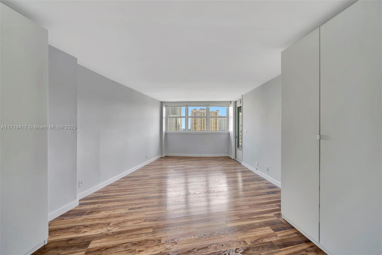 LAKE POINT TOWER CONDOMIN - Residential
