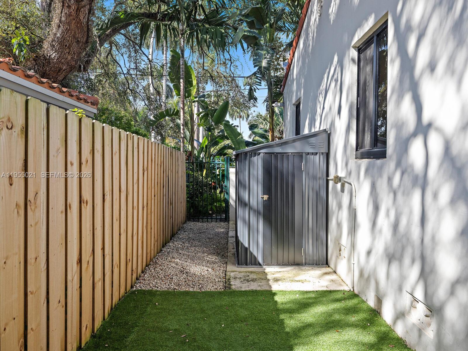 COUNTRY CLUB ADDN - Residential