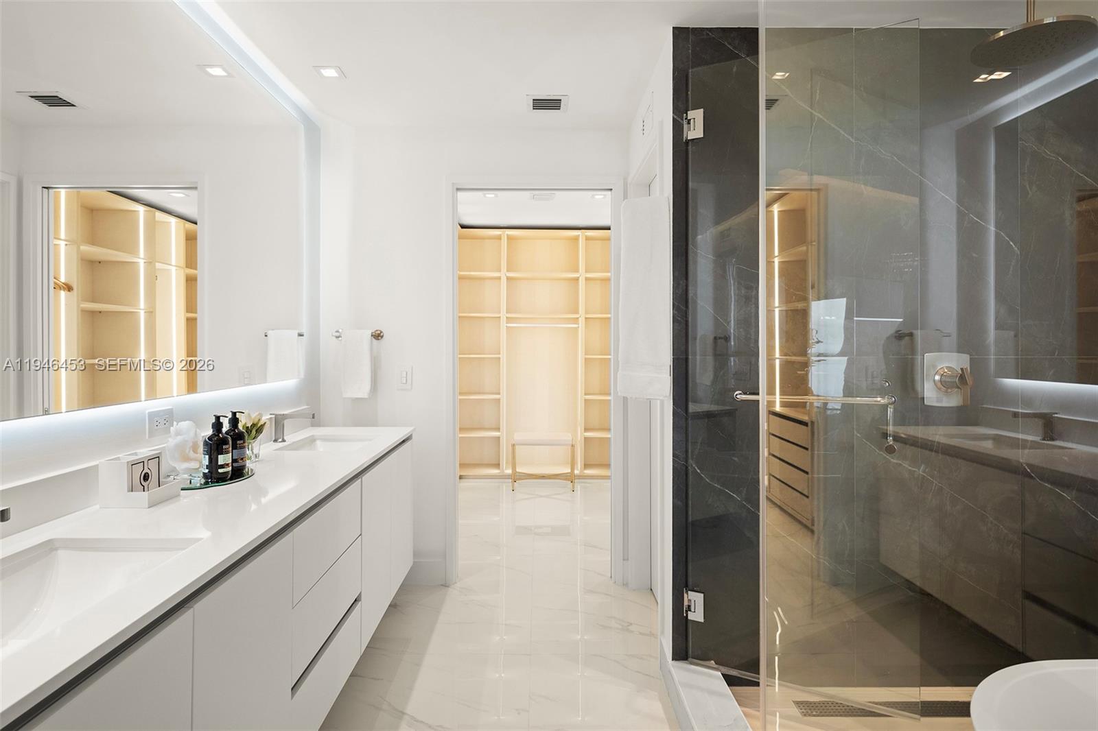 Aria Reserve South Tower - Residential Lease