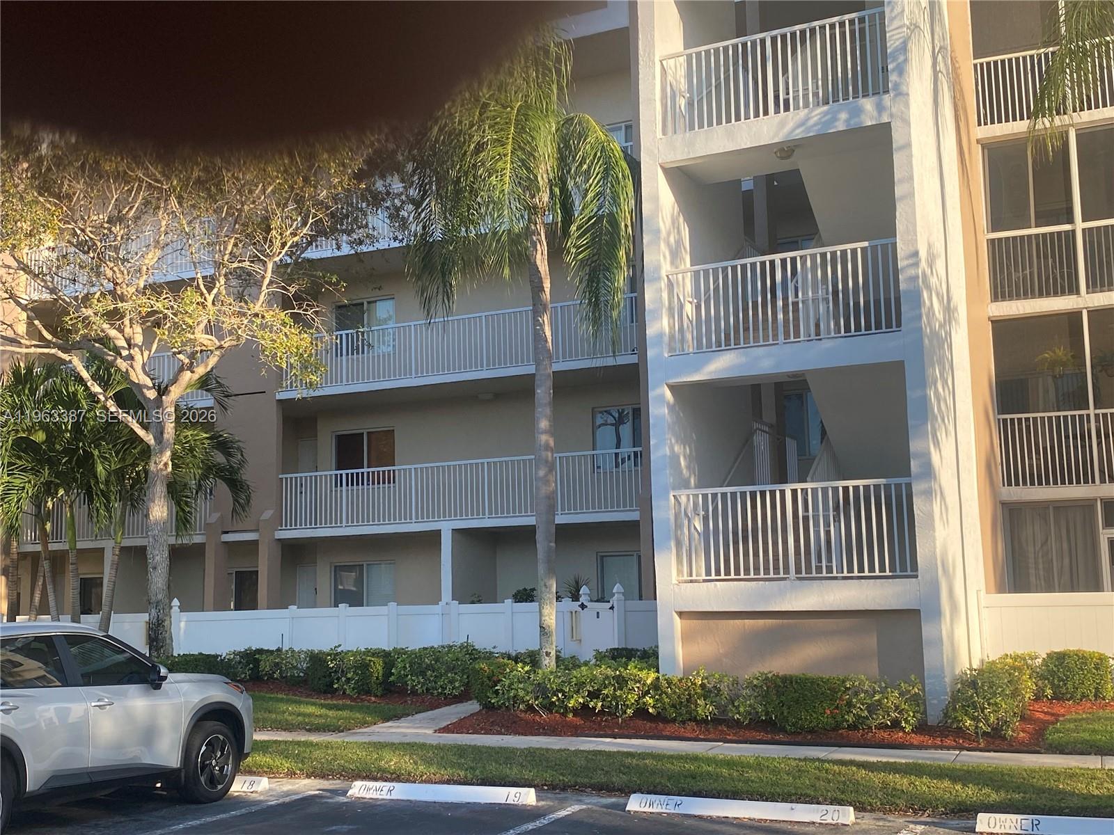 WELDON CONDOMINIUM E - Residential