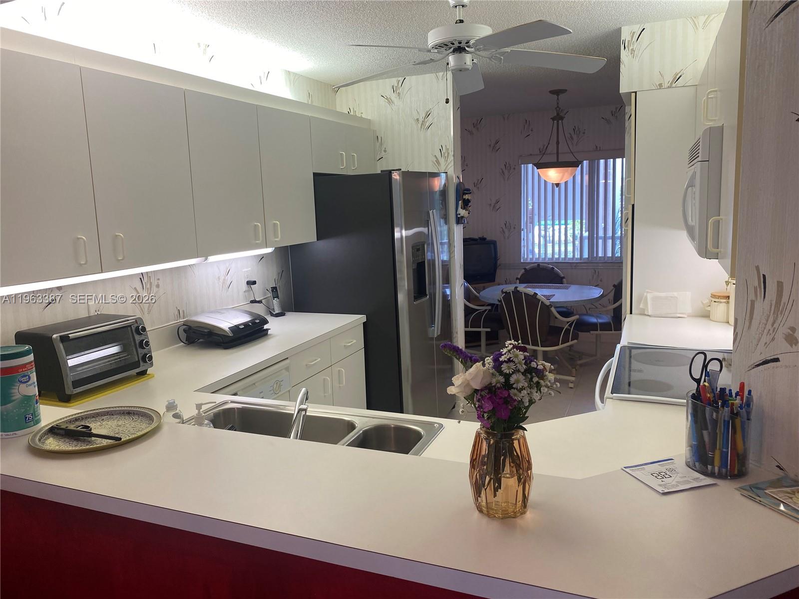 WELDON CONDOMINIUM E - Residential
