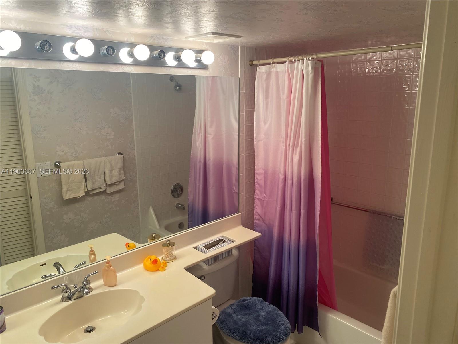 WELDON CONDOMINIUM E - Residential