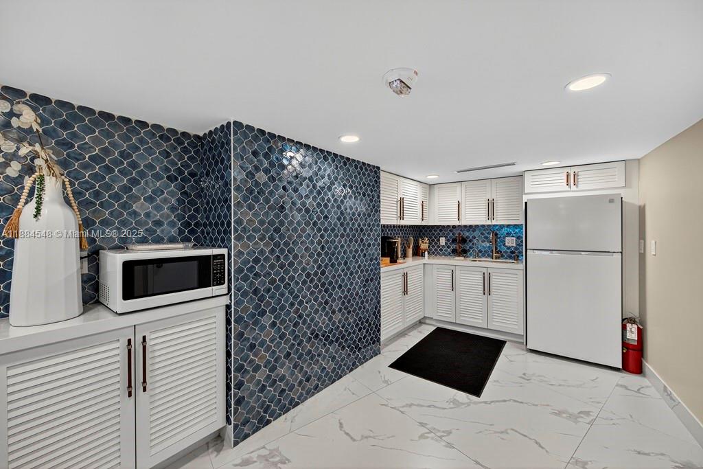 BREAKERS CONDOMINIUM - Residential Lease
