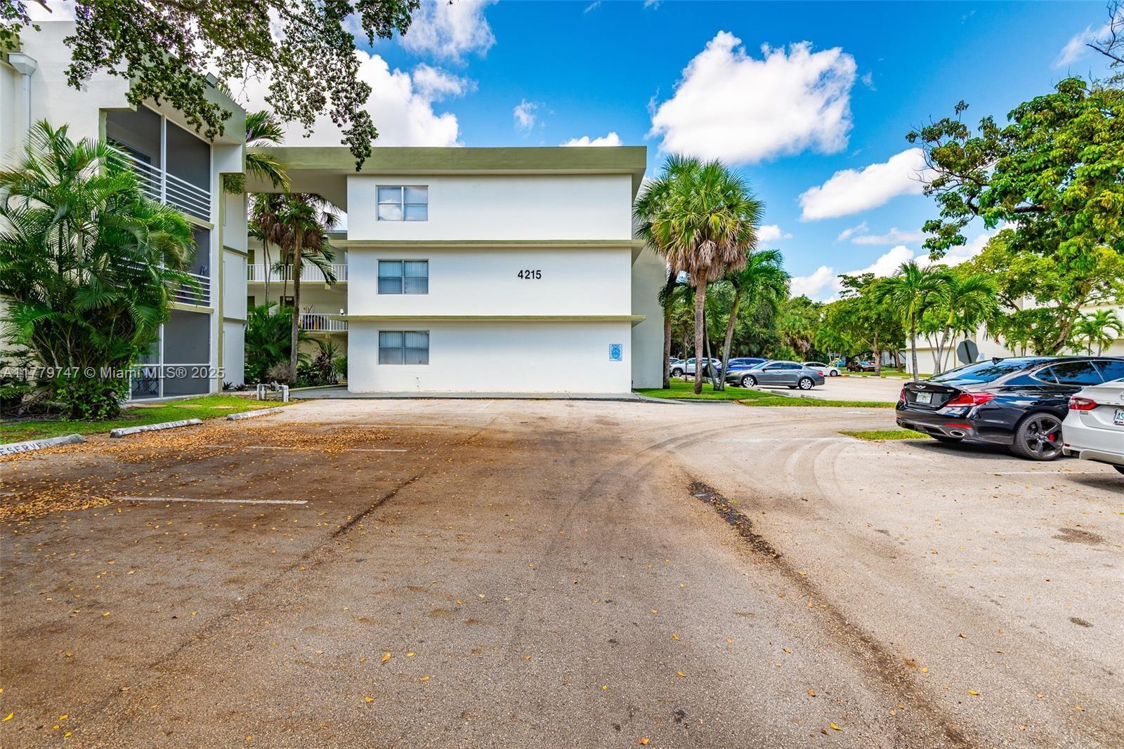 SUNRISE 2 BEDROOMS 2 BATHROOMS CONDO WITH BALCONY FOR RENT ** ** Two generously-sized bedrooms provide plenty of space for everyone in the family. Located in a family-friendly neighborhood with parks, and community amenities, and more. ** Community features pool, tennis courts and well managed landscaping. UNIT IS ON THE THIRD FLOOR, WITH ELEVATORS **