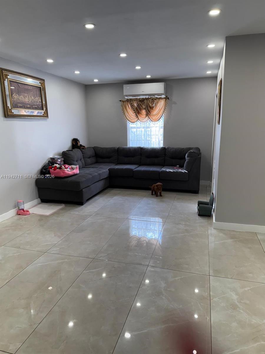 EVERGLADES AVE HTS ADDN - Residential