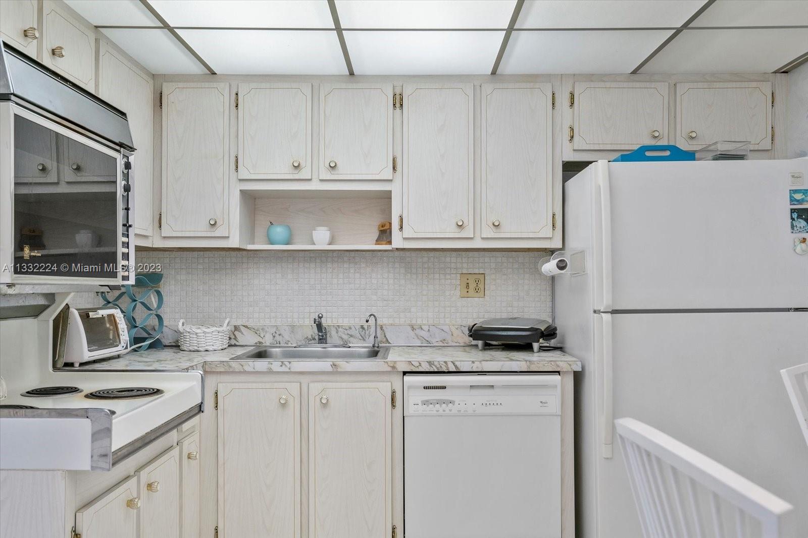 WINSTON TOWERS 200 - Residential