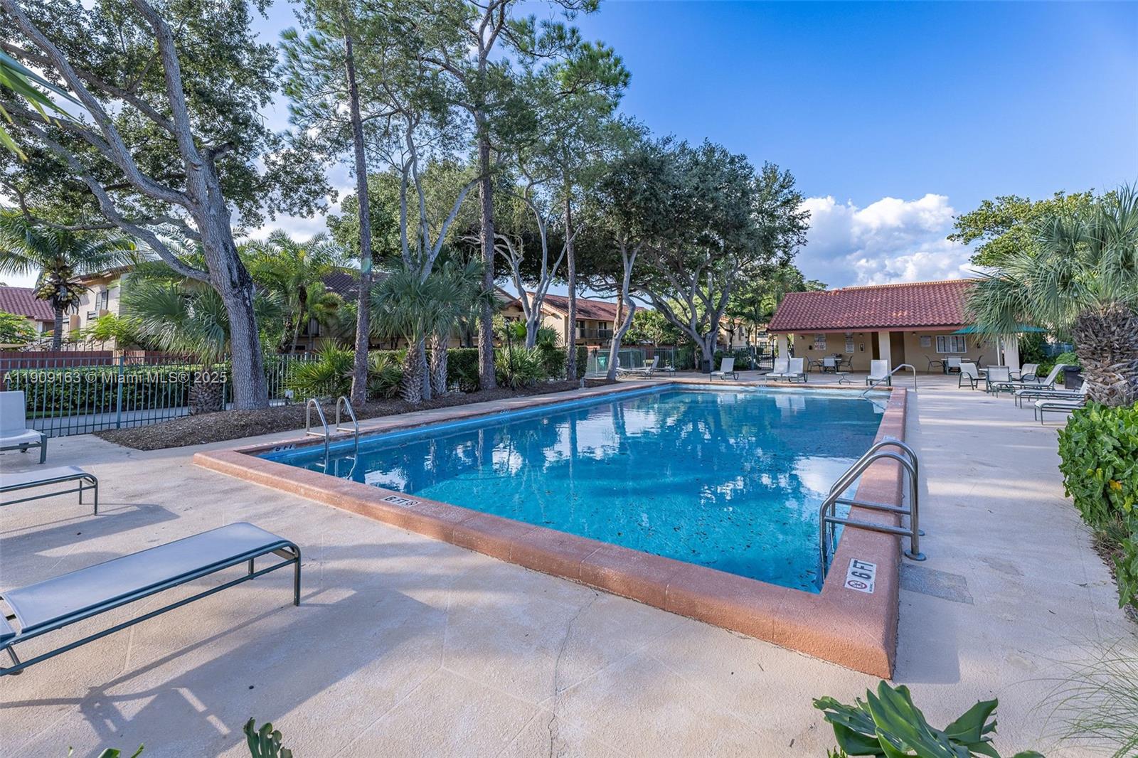 DADELAND COVE SEC 1 - Residential