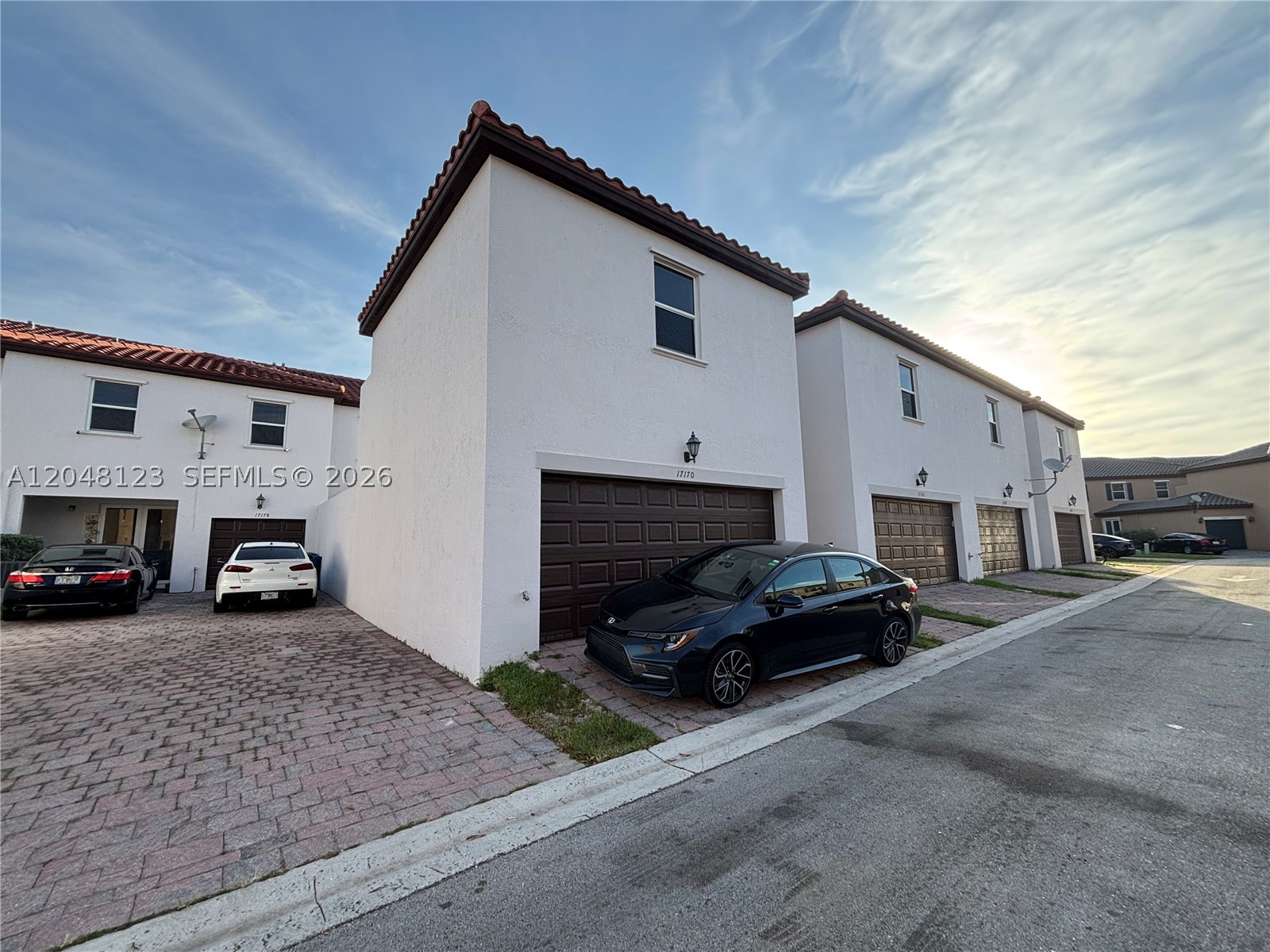 KENDALL COMMONS TOWNHOMES - Residential Lease