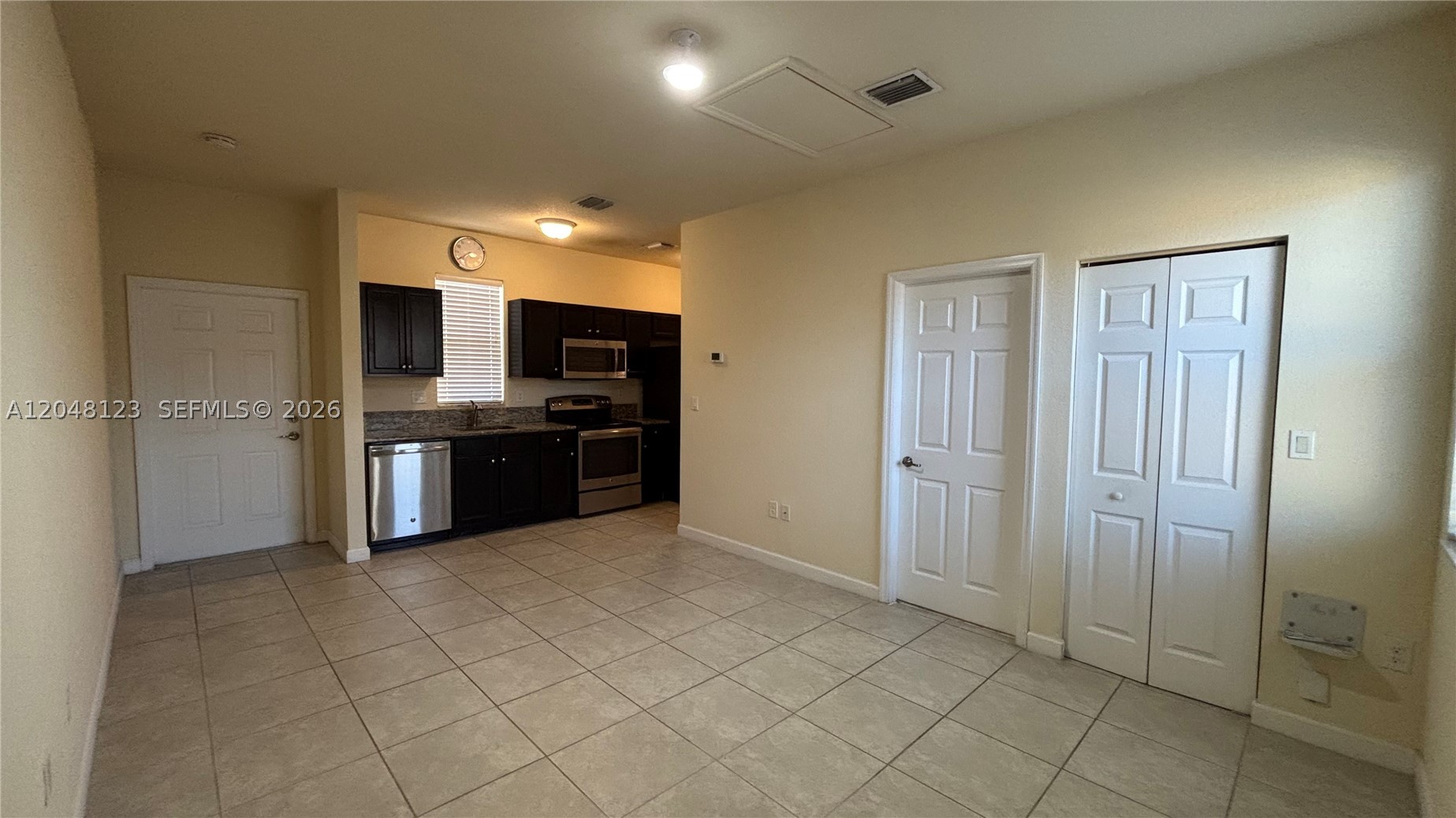 KENDALL COMMONS TOWNHOMES - Residential Lease