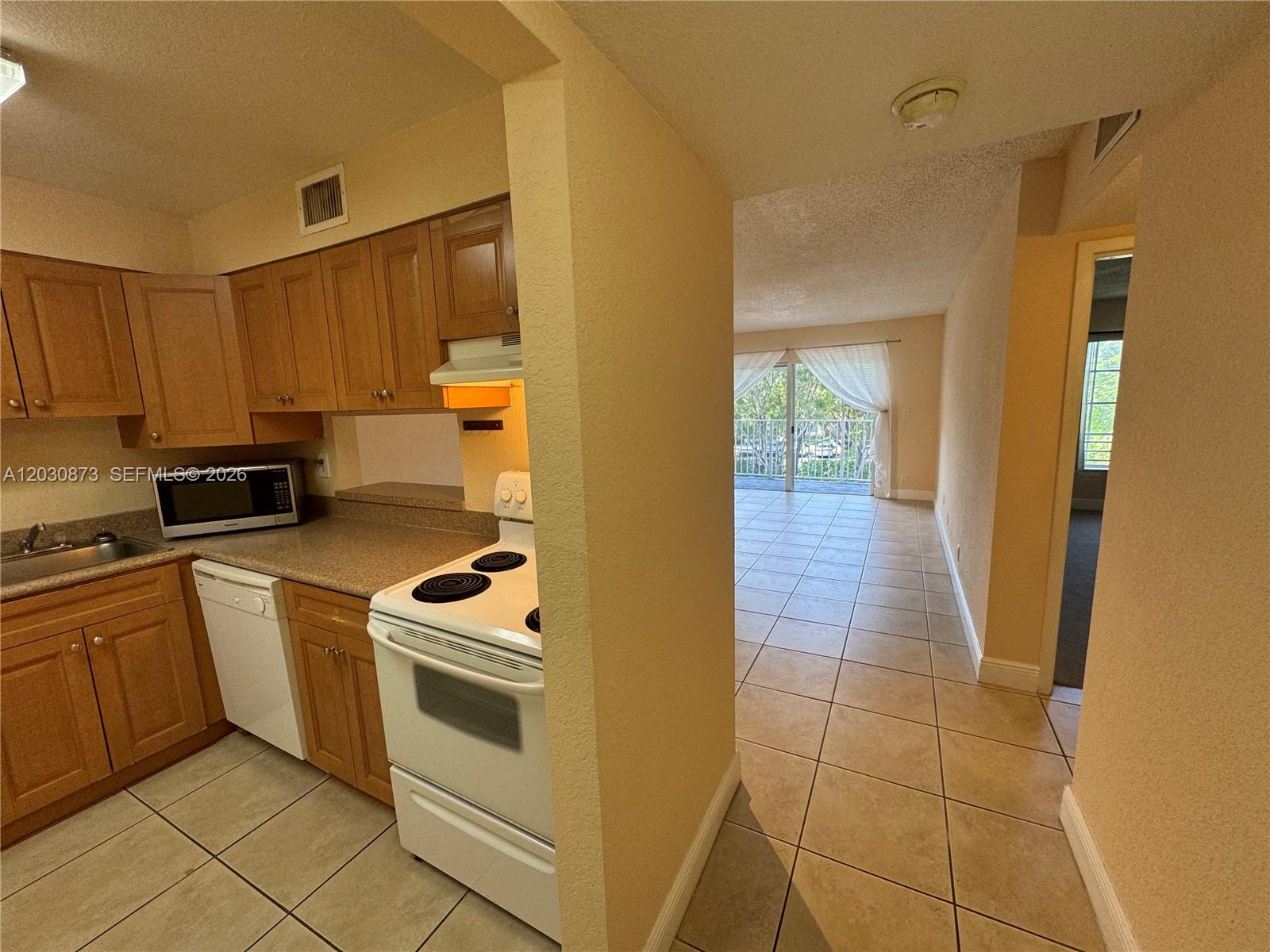 DORAL GARDENS II CONDO - Residential Lease