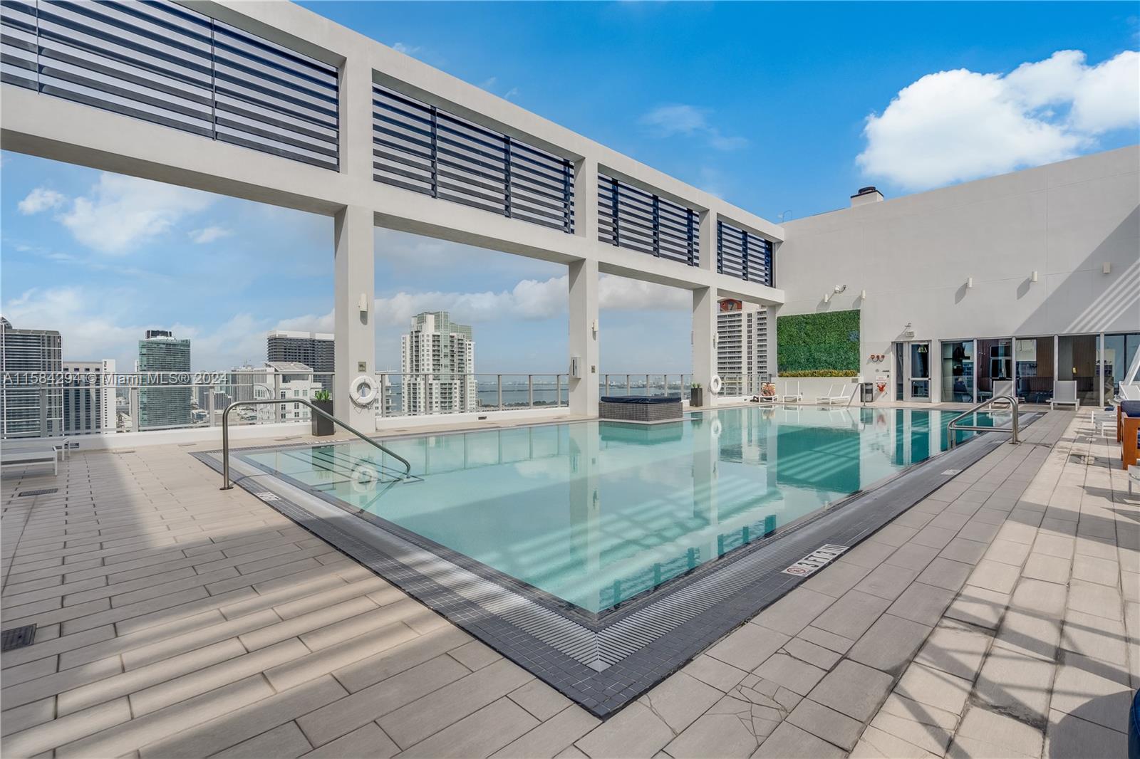 Studio with one bathroom 1-bathroom haven nestled in the heart of Downtown Miami, just a stone's throw away from the vibrant Biscayne Boulevard. This gem is primed for immediate occupancy, offering a seamless blend of style and comfort. Embrace the urban lifestyle with proximity to both the bustling Brickell district and the sun- kissed beaches, ensuring a dynamic living experience. Welcoming pets with open arms, this residence beckons you to create a home where every moment is cherished. Seize the opportunity to relish the best of city living in this conveniently located Your urban oasis awaits—schedule a viewing today!