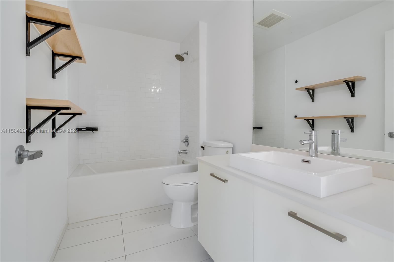 CENTRO CONDO - Residential Lease