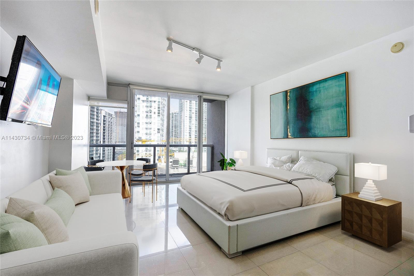Short term rental - Airbnb type approved! 
Prime investment opportunity! Welcome to ICON Brickell, one of the most coveted luxury living building in Miami. This beautifully appointed unit bathes in natural light, offering breathtaking city and river views through its expansive floor-to-ceiling windows. Indulge in top-notch amenities - a pristine pool, relaxing spa, and state-of-the-art gym - all designed to elevate your lifestyle. 
This AIRBNB approved haven not only promises an exquisite living experience but also a lucrative short-term rental potential. Elevate your lifestyle today with inclusive maintenance covering water, cable, and internet.