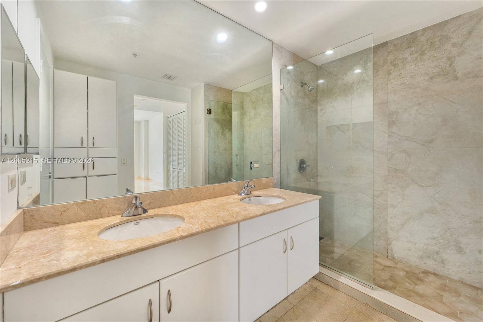 COURTS BRICKELL KEY CONDO - Residential