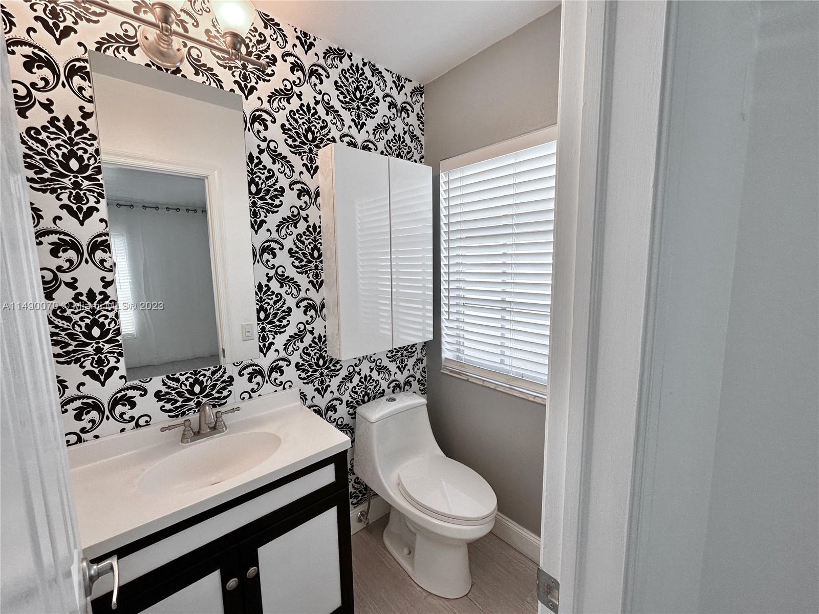 IMPERIAL POINT COLONNADES - Residential Lease