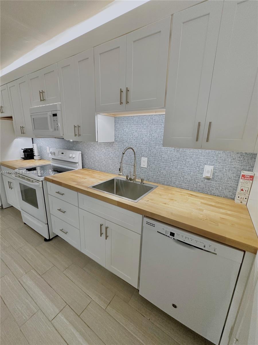 IMPERIAL POINT COLONNADES - Residential Lease
