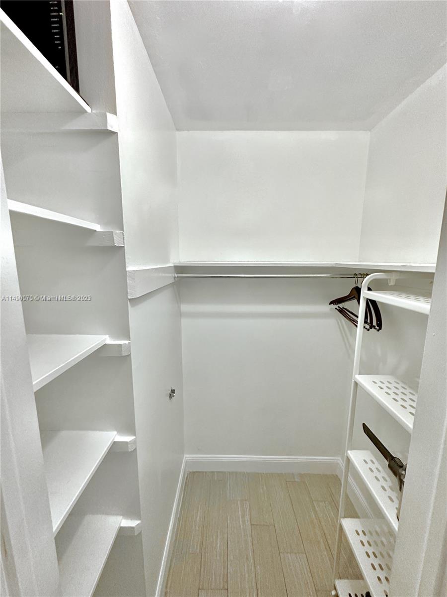 IMPERIAL POINT COLONNADES - Residential Lease