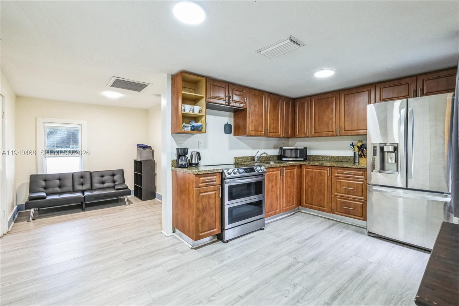 T L JOHNSON SUB IN SW1/4 - Residential