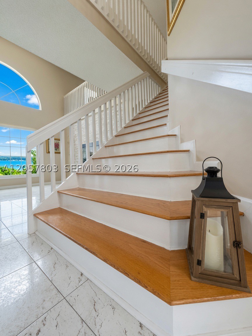 PEMBROKE SHORES - Residential