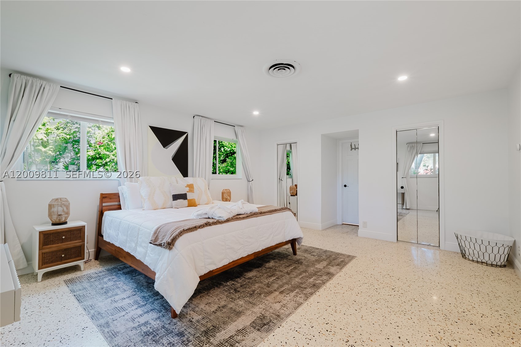 COUNTRY CLUB HOMES - Residential