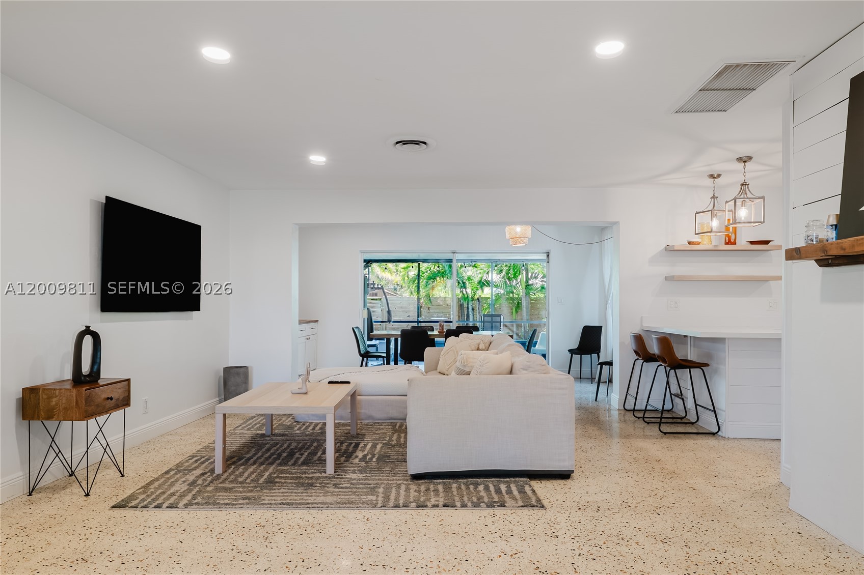 COUNTRY CLUB HOMES - Residential
