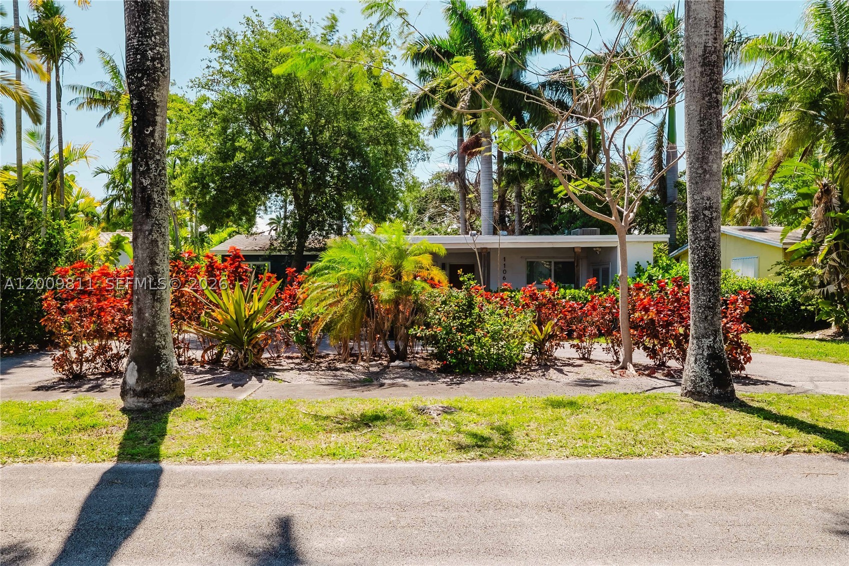 COUNTRY CLUB HOMES - Residential