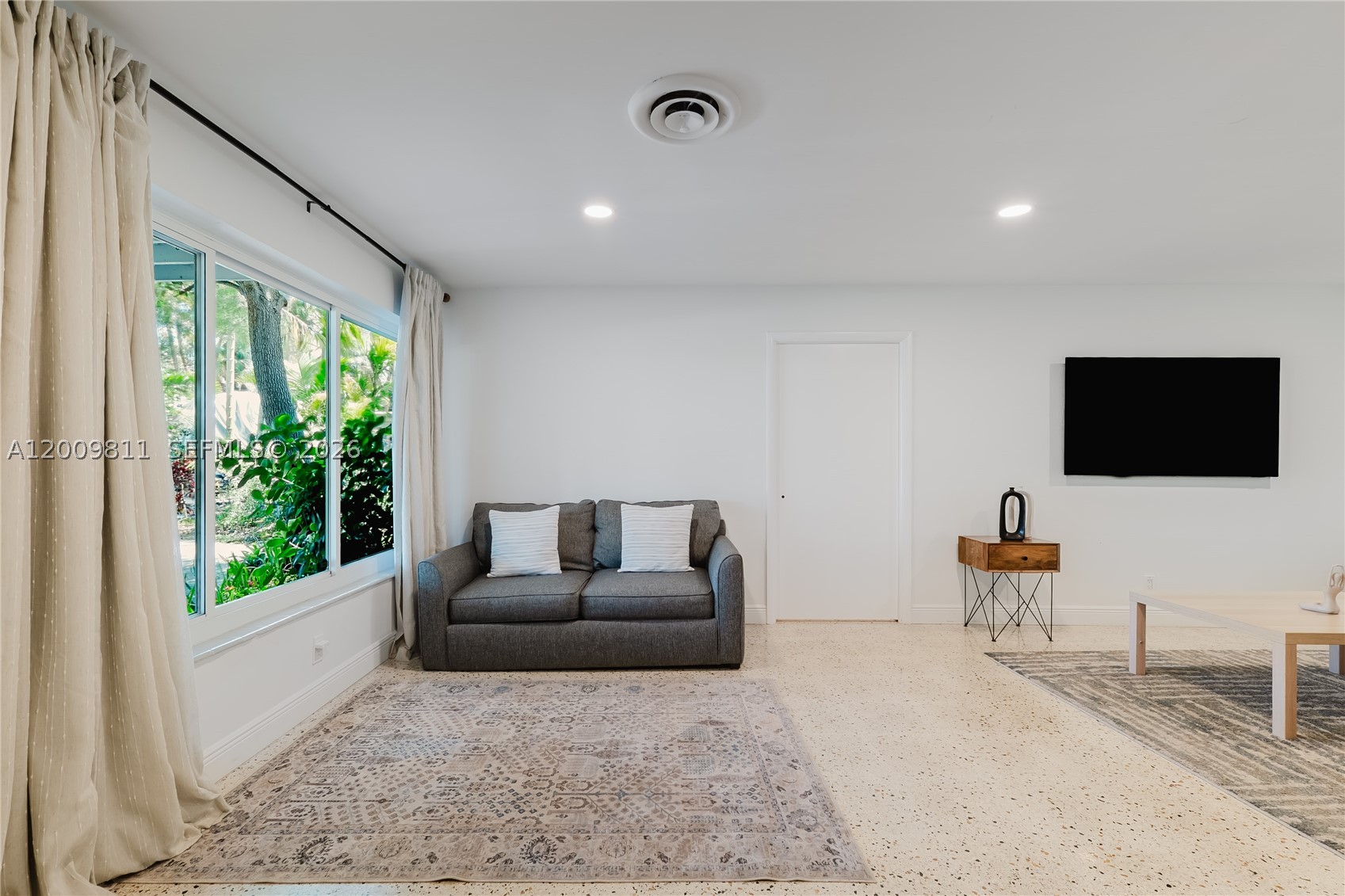COUNTRY CLUB HOMES - Residential