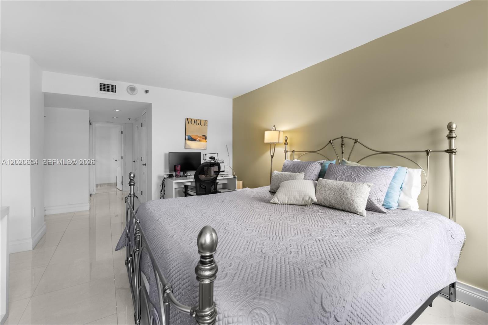 SUMMIT CONDO - Residential
