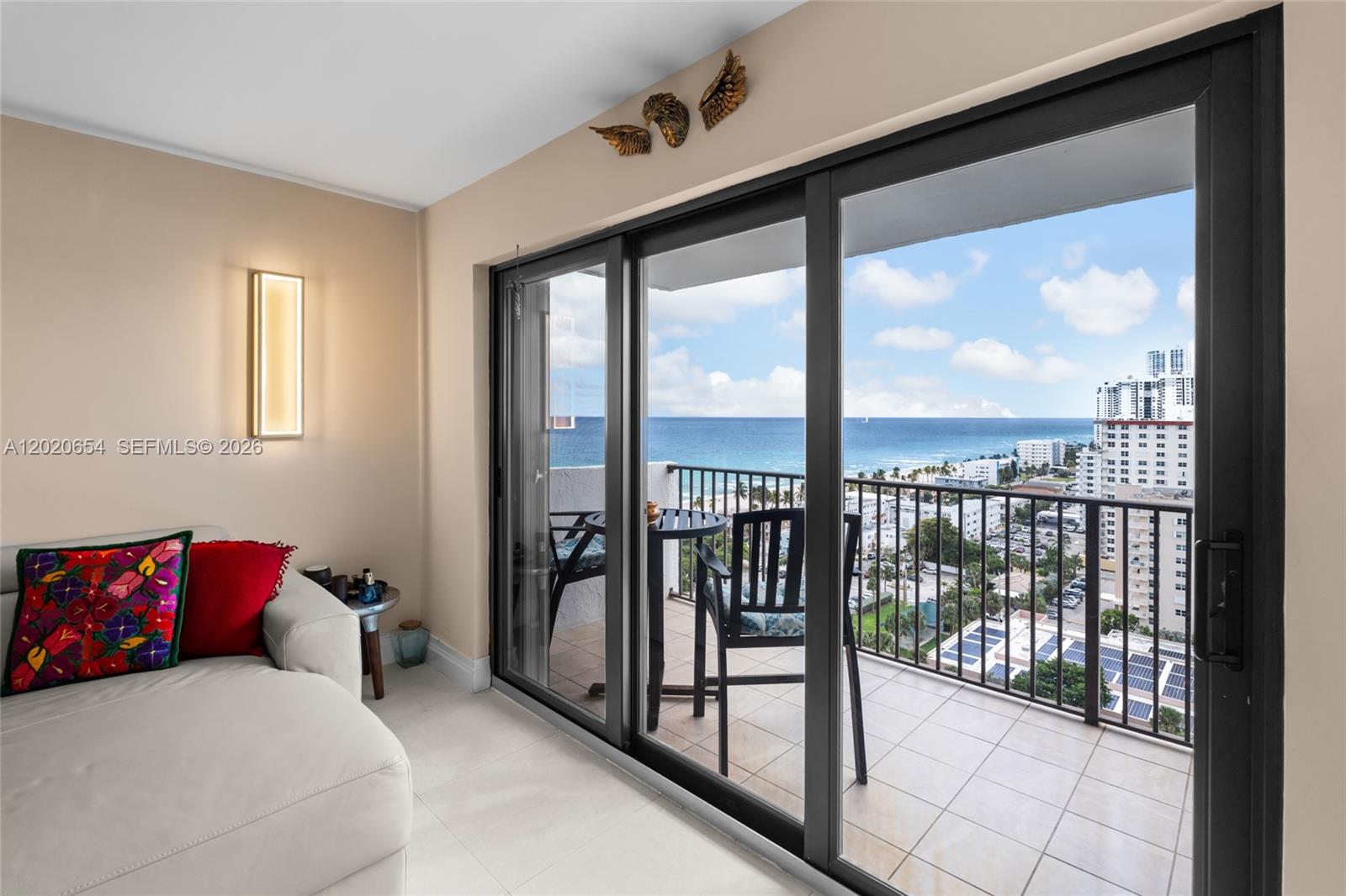 SUMMIT CONDO - Residential