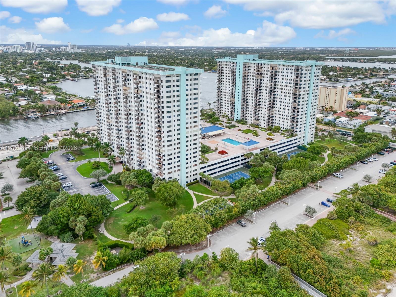 SUMMIT CONDO - Residential