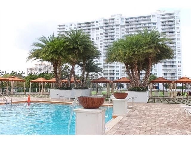 ADMIRALS PORT CONDO WEST - Residential