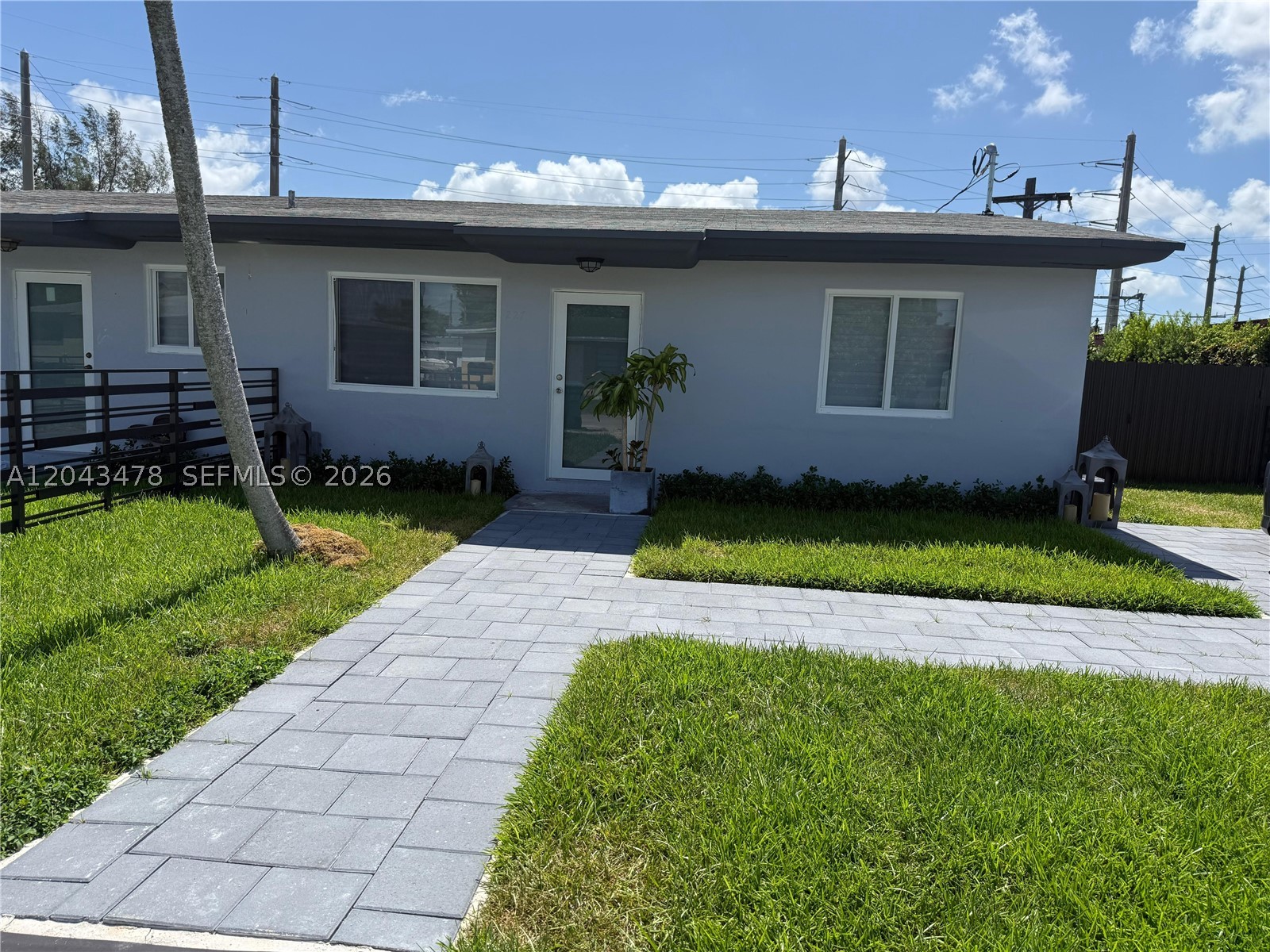 Recently remolded space ready to move in as soon as possible. Brand new flooring, cabinets, AC, washer/dryer and all of it is ready for you. 2 car parking, in a well-located property in a quiet residential pocket of Miami, offering convenient access to major roadways, shopping, dining, and everyday essentials.