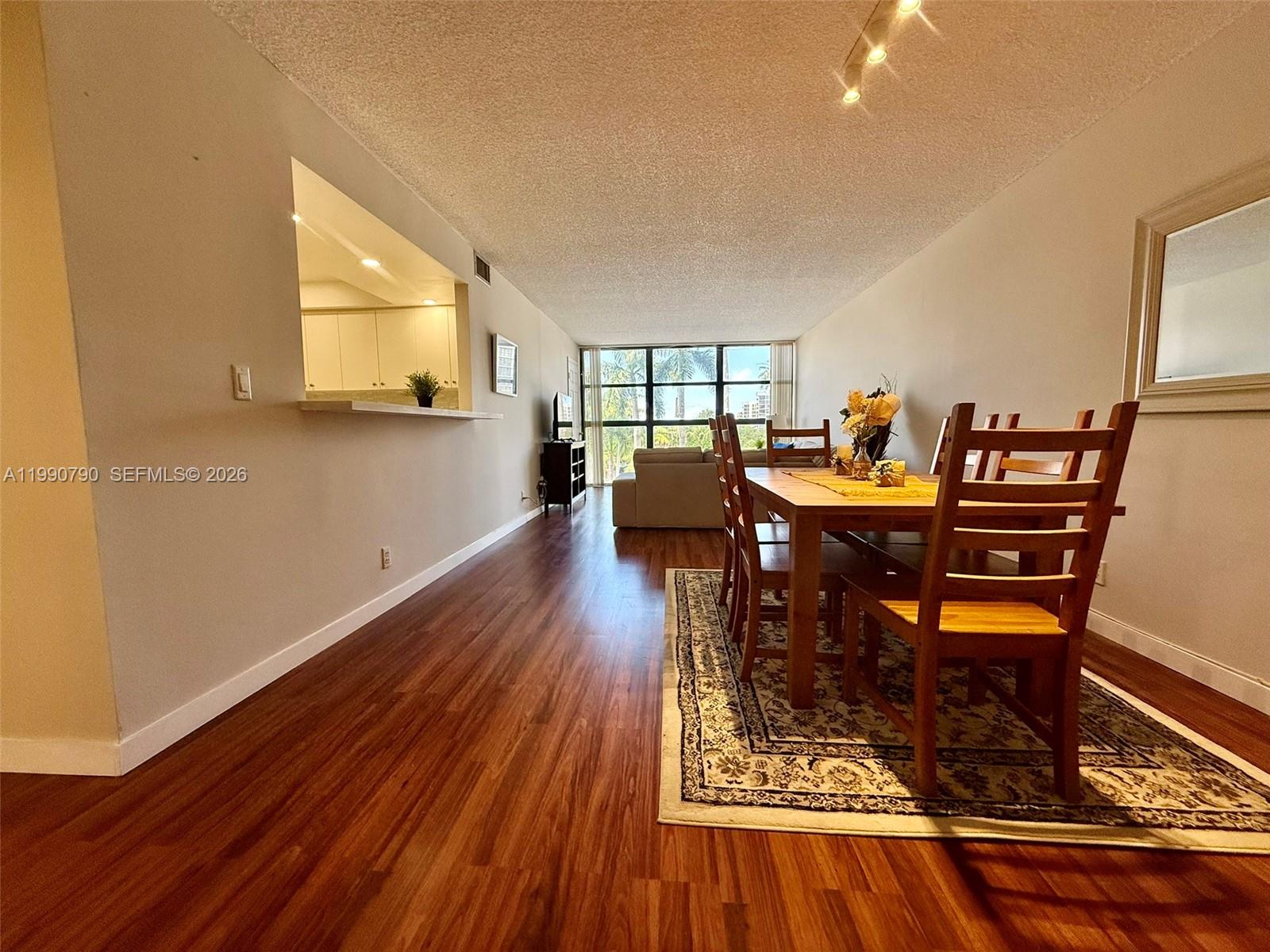 200 LESLIE CONDO - Residential