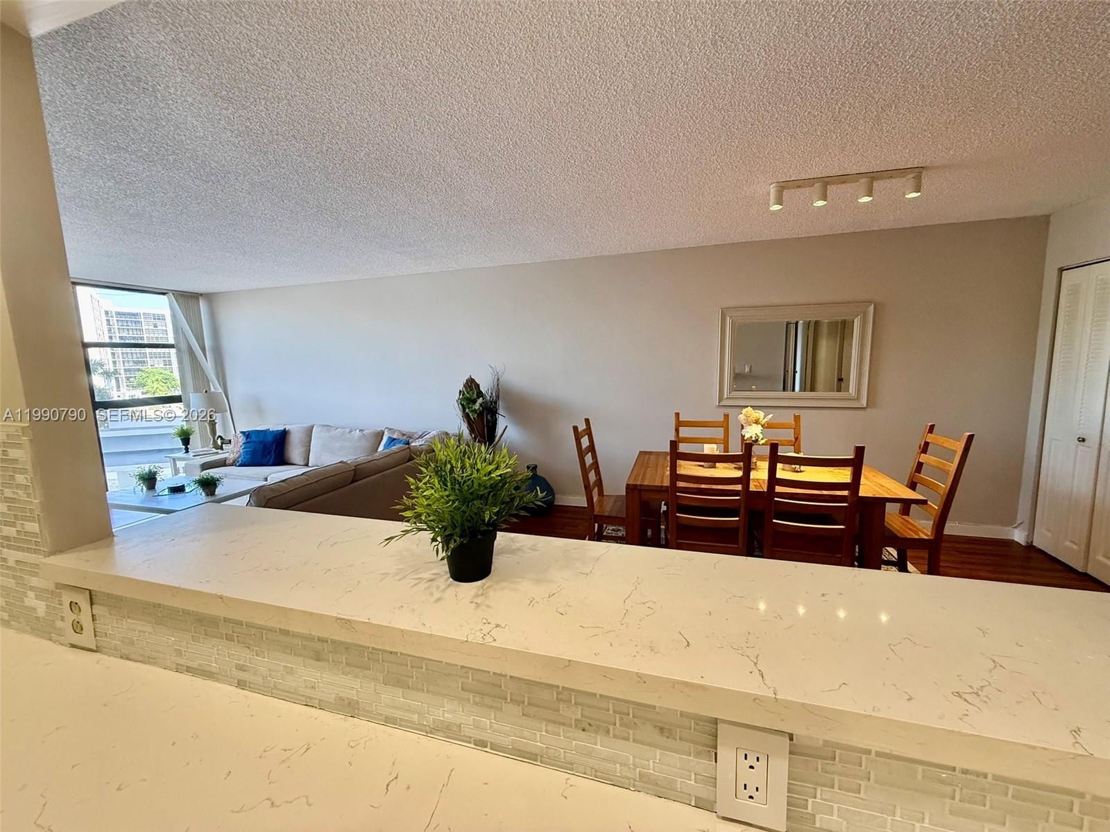 200 LESLIE CONDO - Residential
