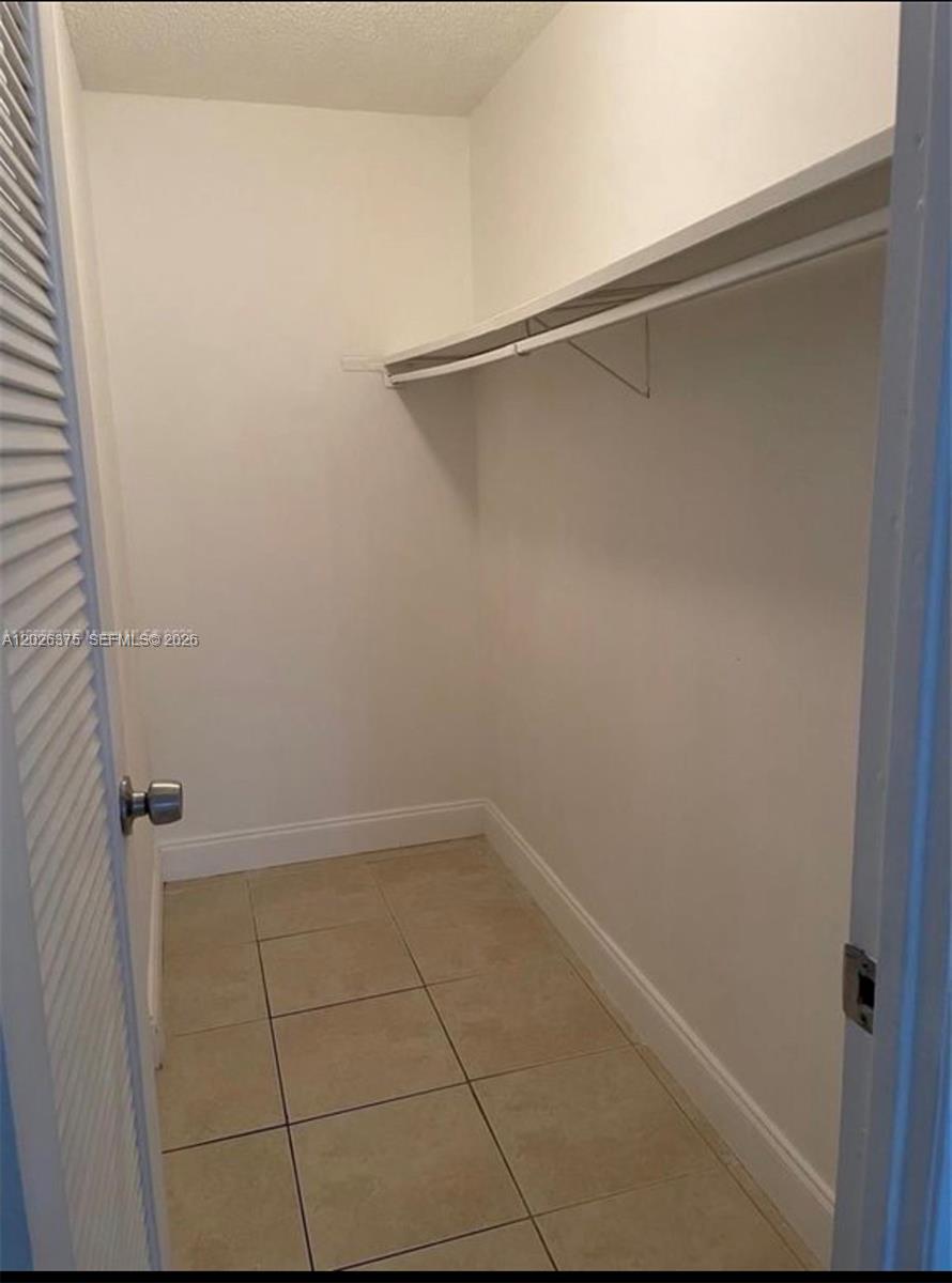 VENETIAN GARDENS AT COUNT - Residential Lease