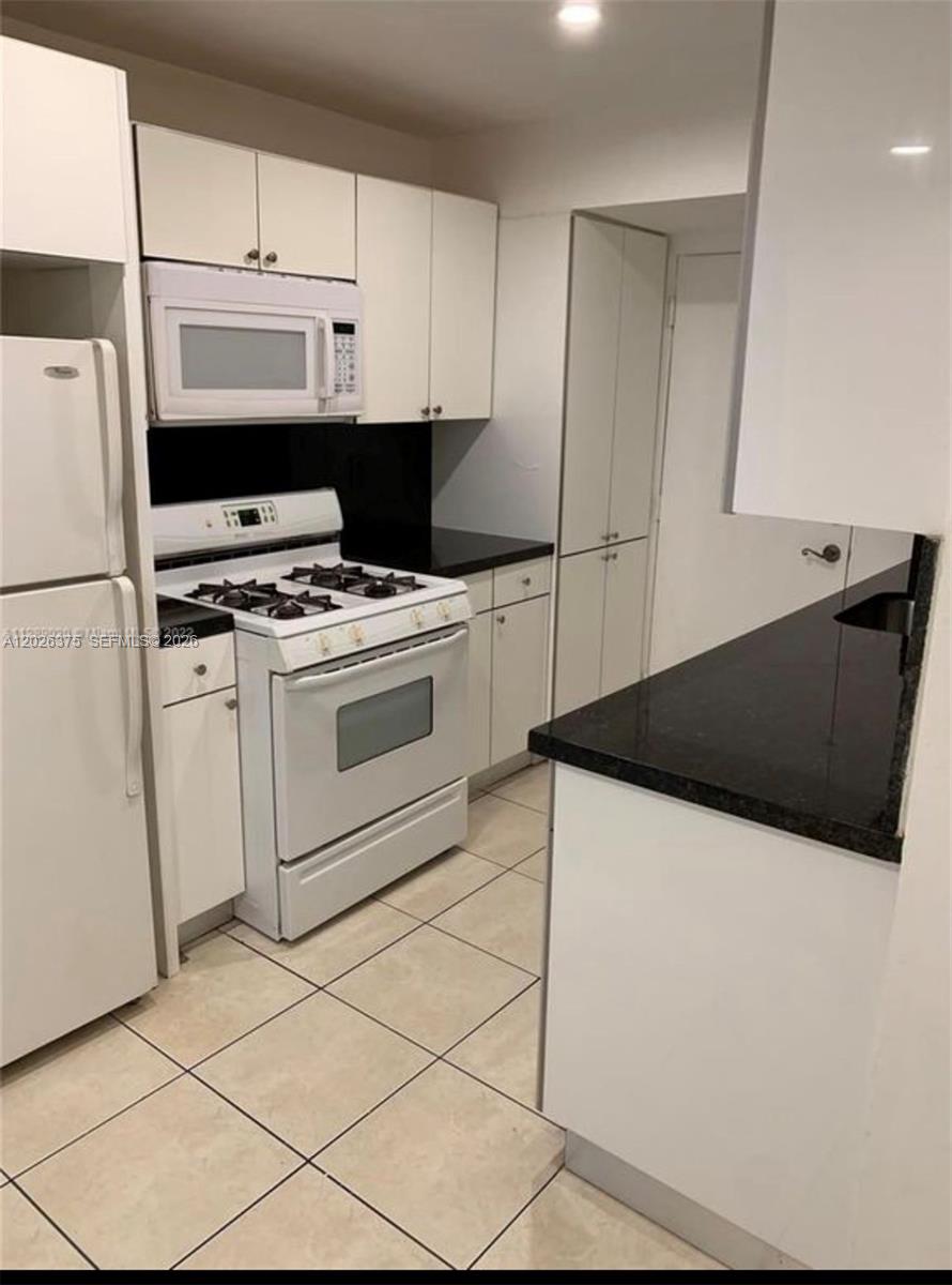 Large 2 bedroom 2 bath up to date unit, centrally located to all major retail and highways, quiet community with nice pool and gardens throughout.