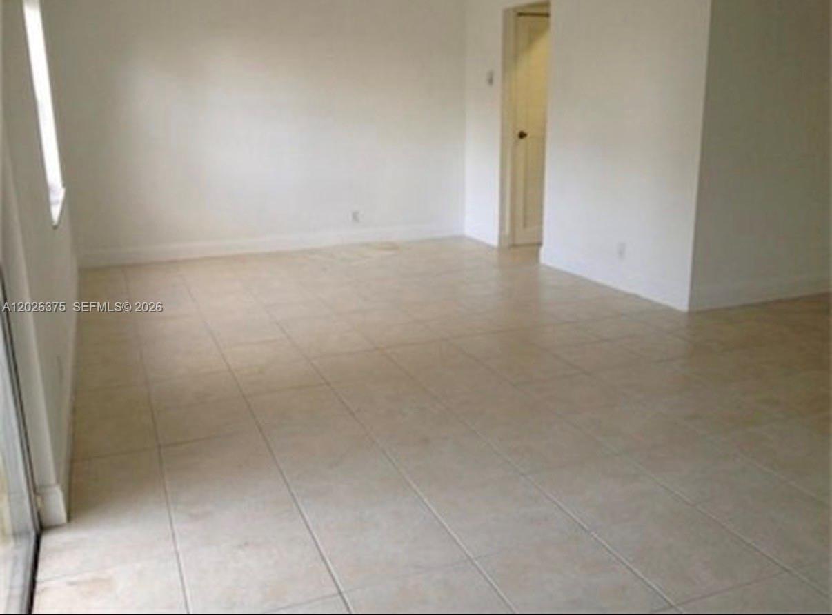 VENETIAN GARDENS AT COUNT - Residential Lease