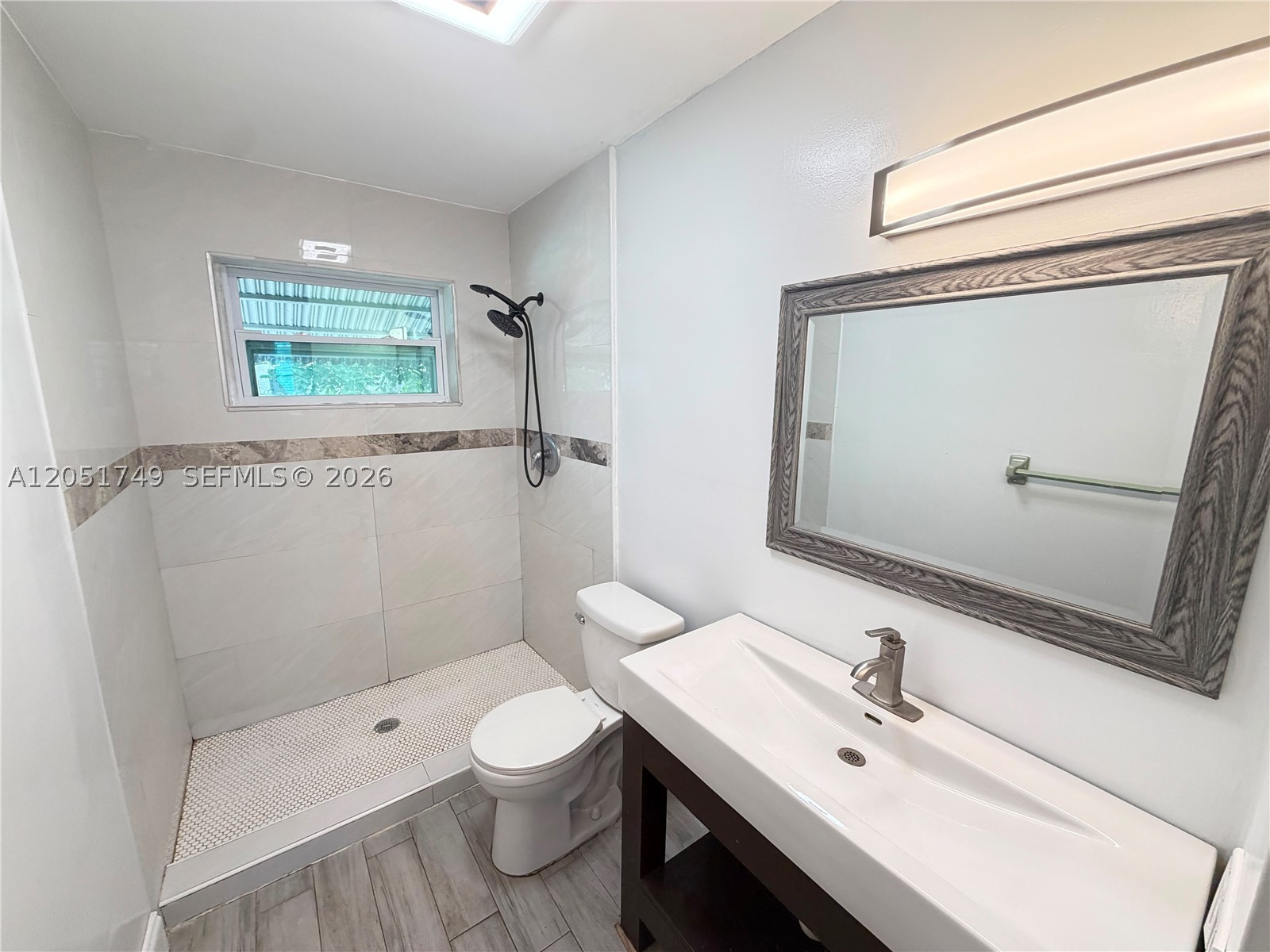 HOLLYWOOD LITTLE RANCHES - Residential Lease