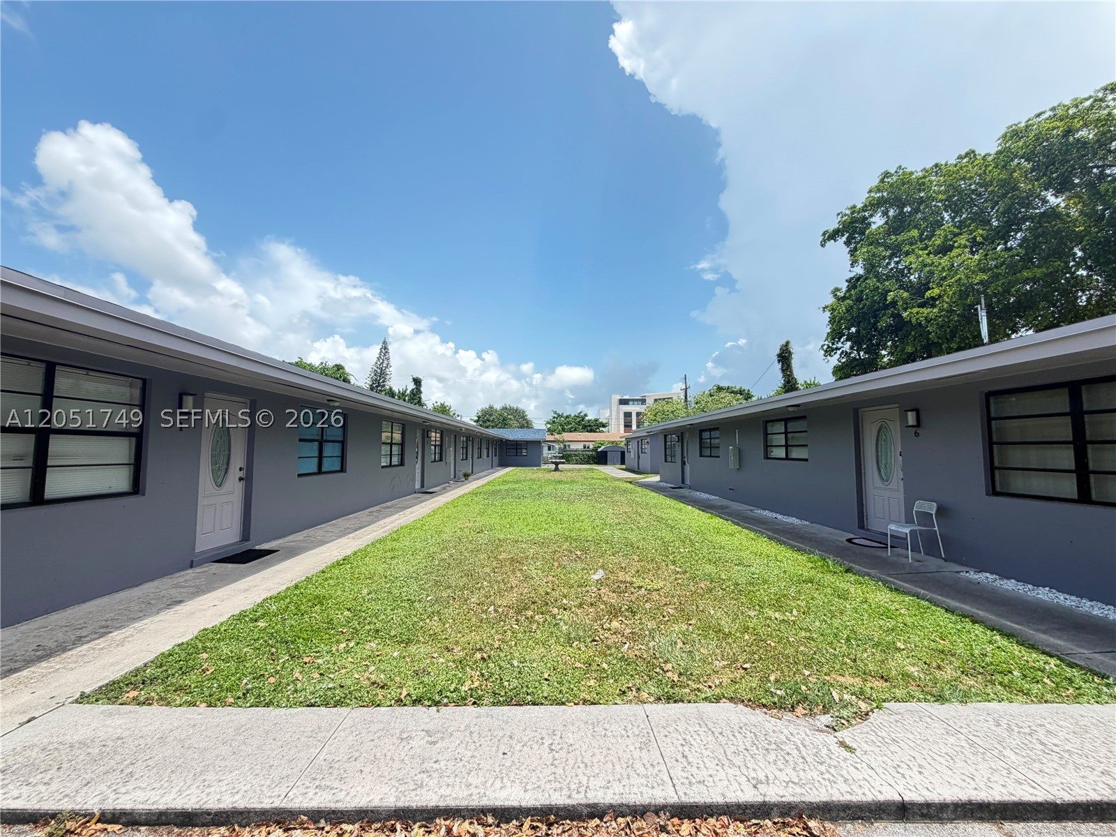 HOLLYWOOD LITTLE RANCHES - Residential Lease