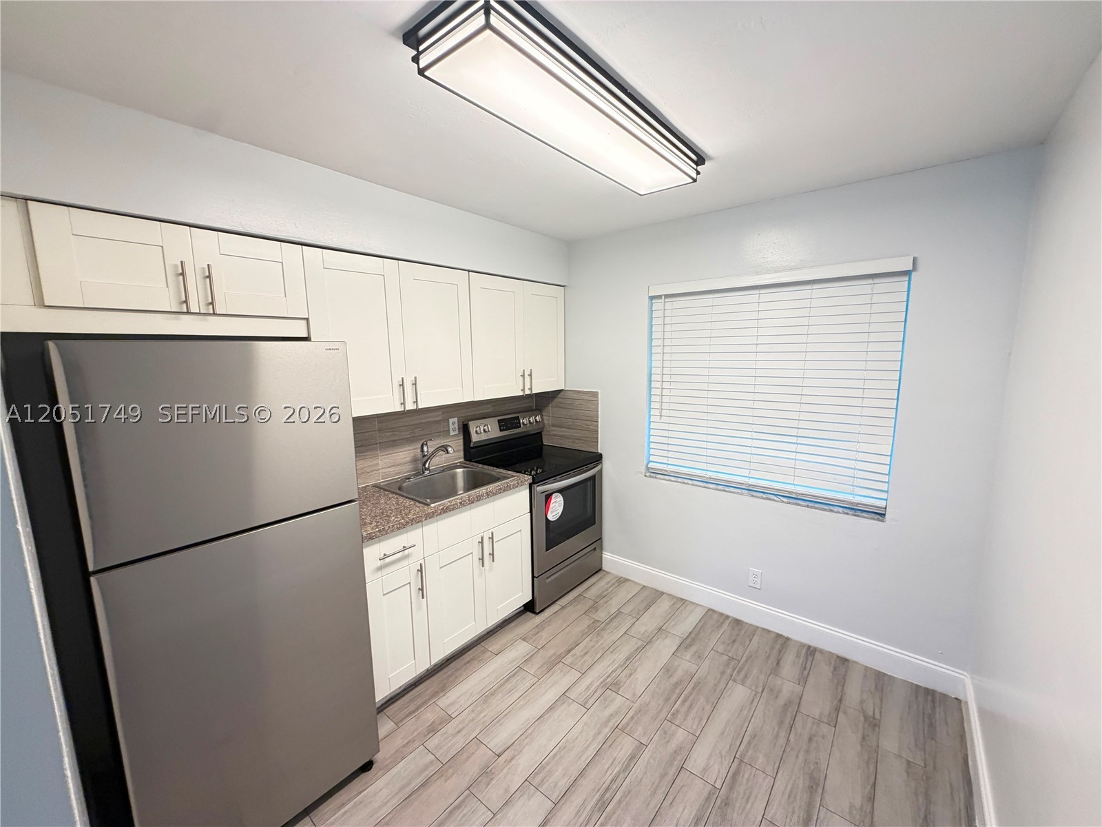 HOLLYWOOD LITTLE RANCHES - Residential Lease