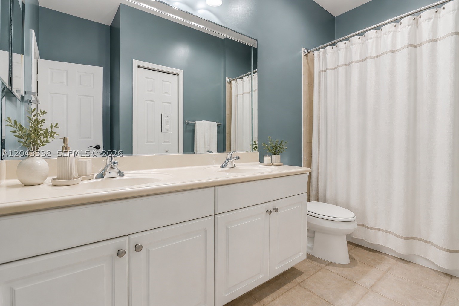SUNSET LAKES PLAT ONE - Residential