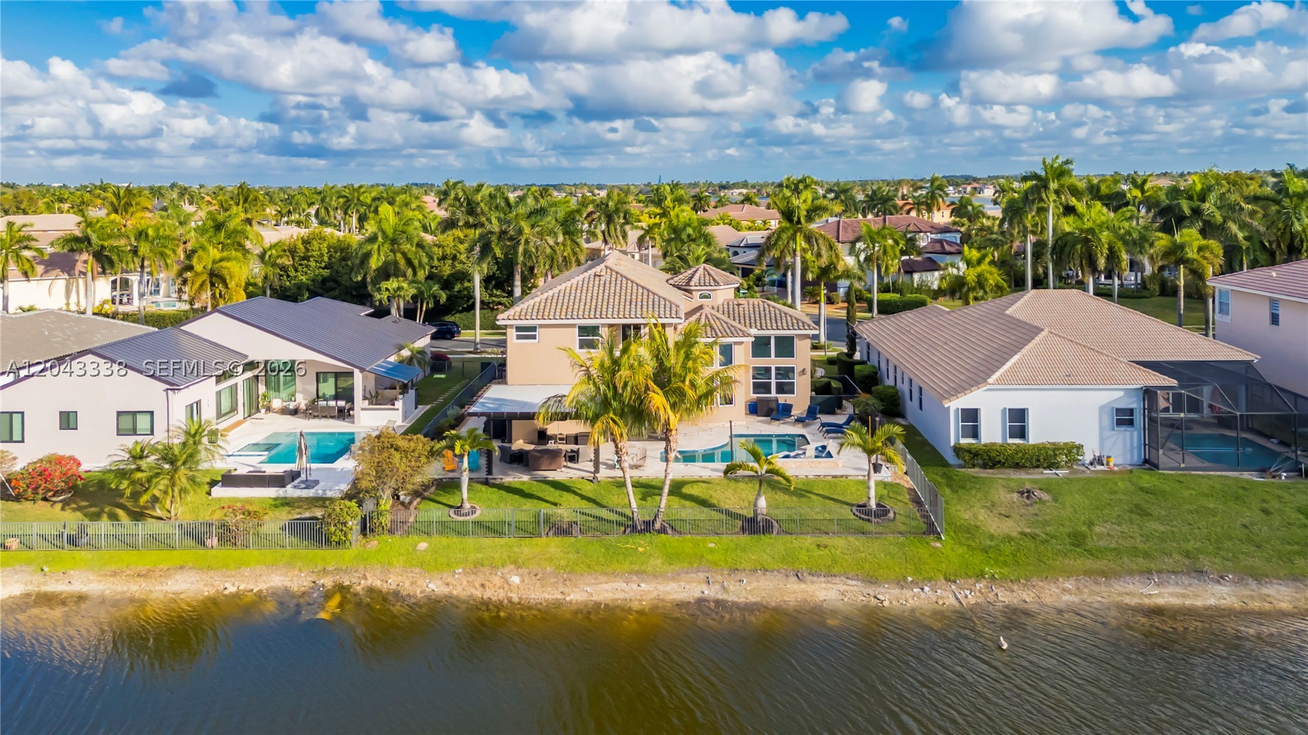 SUNSET LAKES PLAT ONE - Residential