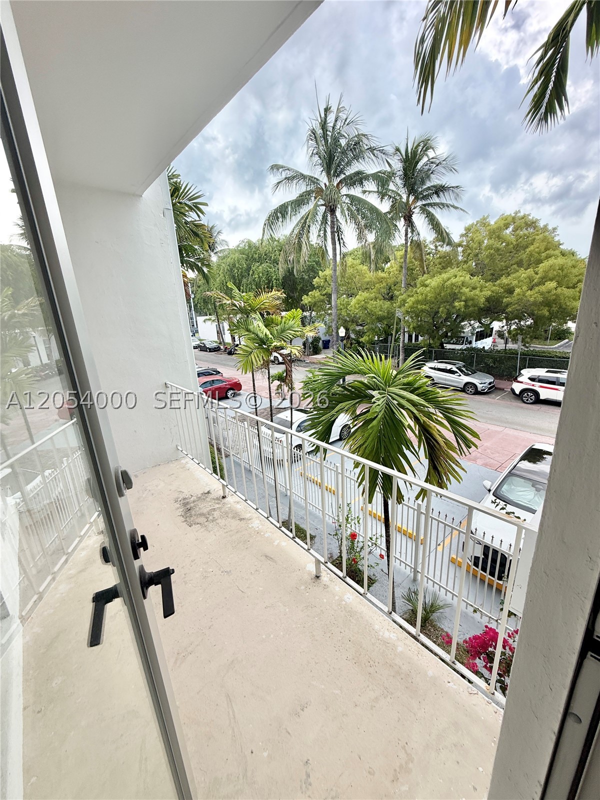 641 ESPANOLA WAY INC COND - Residential
