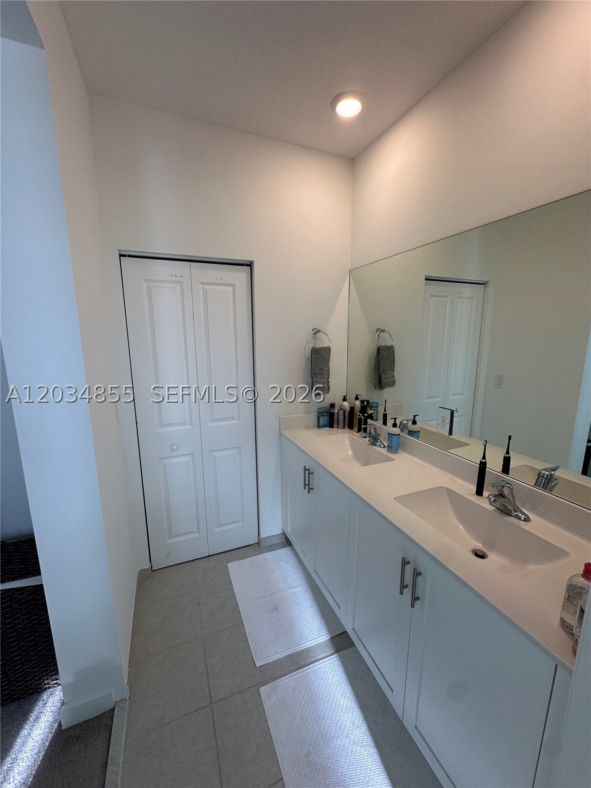 VIA VENTURA NEIGHBORHOOD - Residential