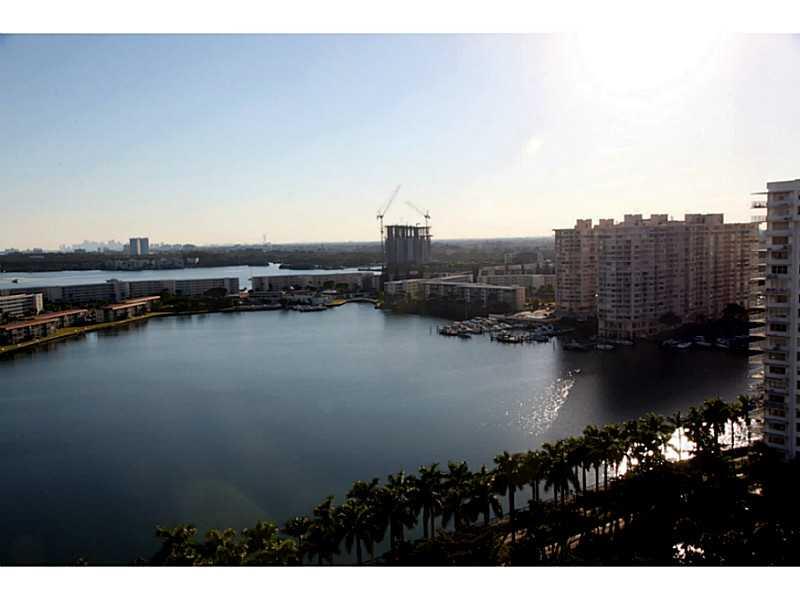 VERY LARGE AND SPACIOUS 2/2 IN AVENTURA. CENTRALLY LOCATED. HIGH FLOOR. VERY CLEAN. LOTS OF NATURAL LIGHT. AMAZING VIEW OF MAULE LAKE FROM THE BALCONY. BRAND NEW GYM, POOL, TENNIS, SOCCER AND BEAUTIFUL GARDENS SURROUND THE PROPERTY.