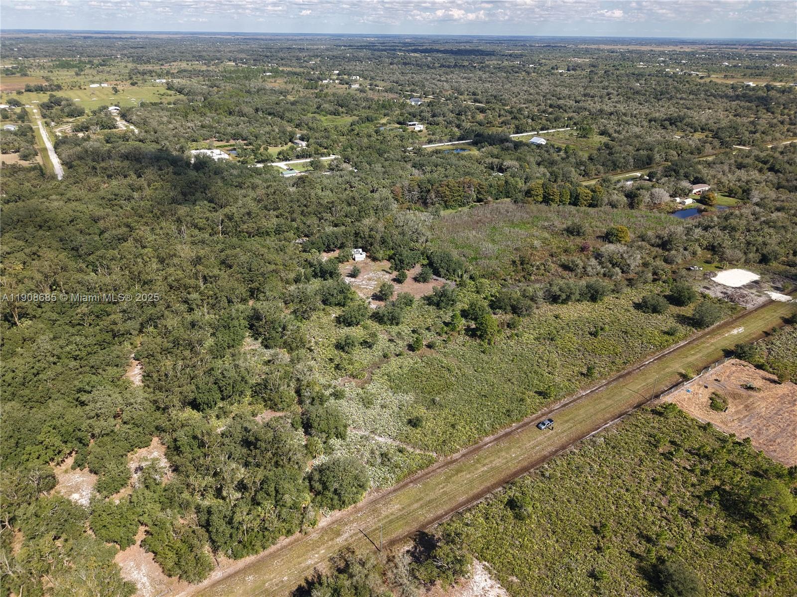 OKEECHOBEE - Land