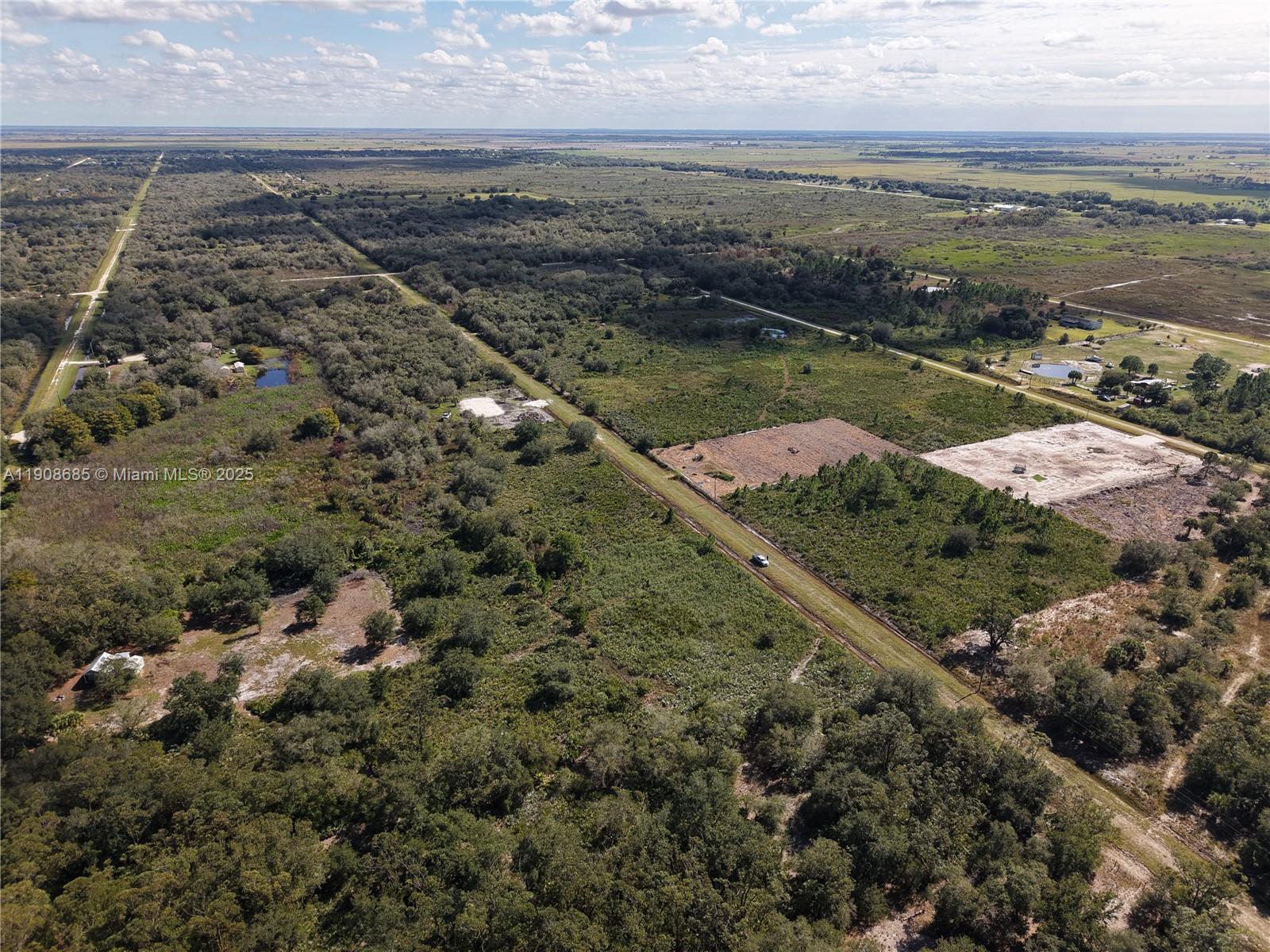 OKEECHOBEE - Land
