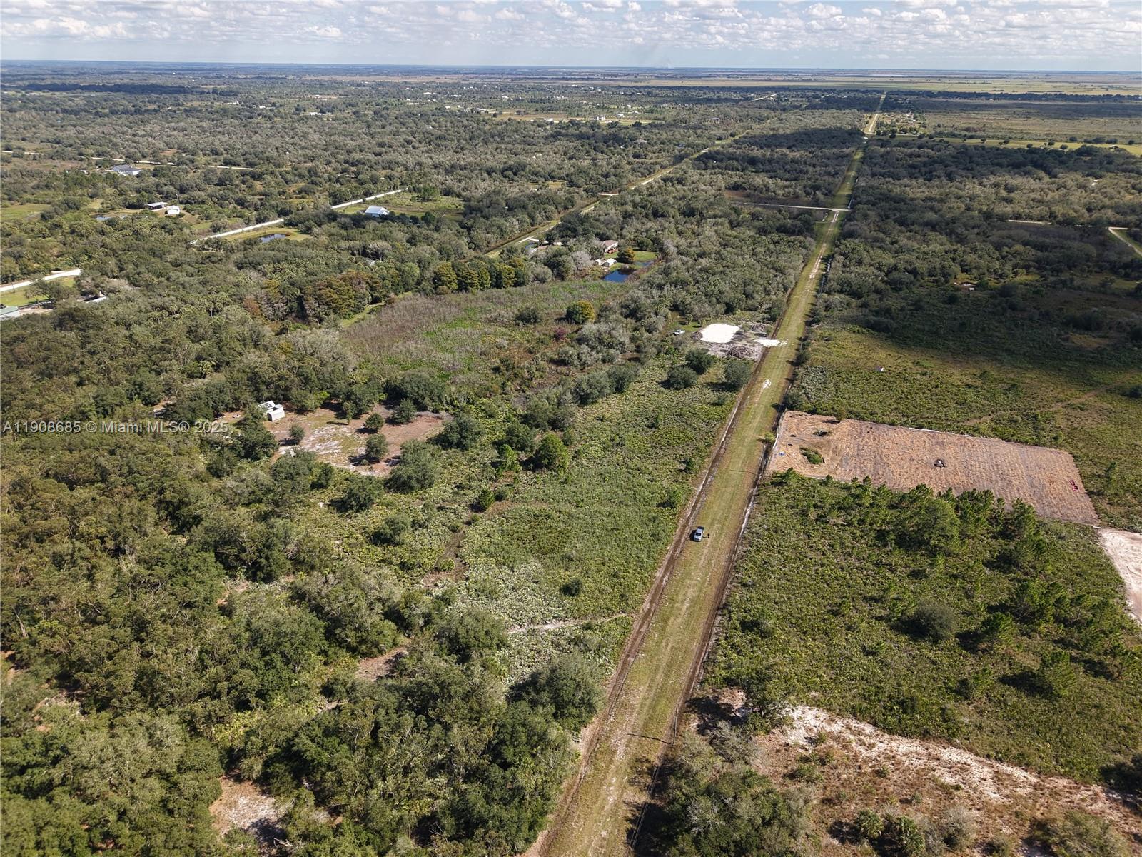 OKEECHOBEE - Land